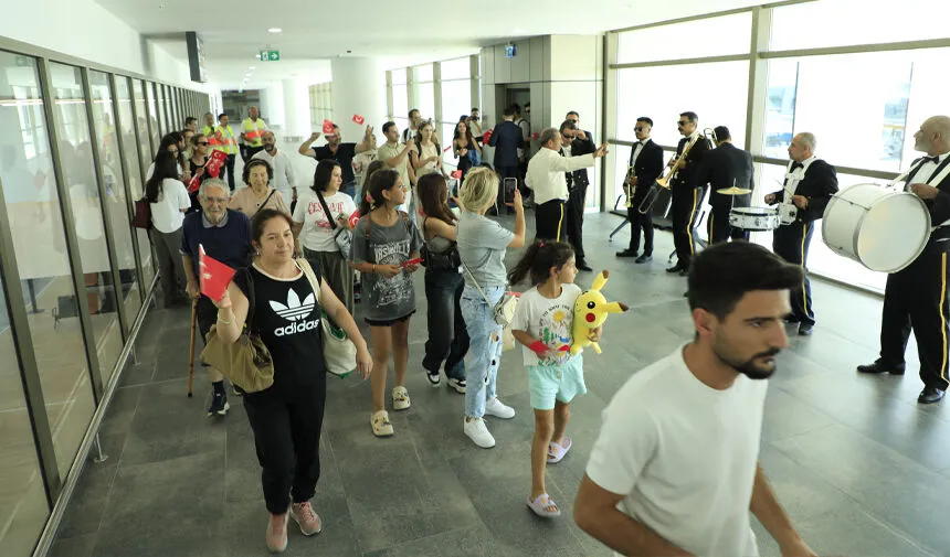 Çukurova Uluslararası Havalimanı’nda 30 Ağustos Zafer Bayramı coşkuyla kutlandı